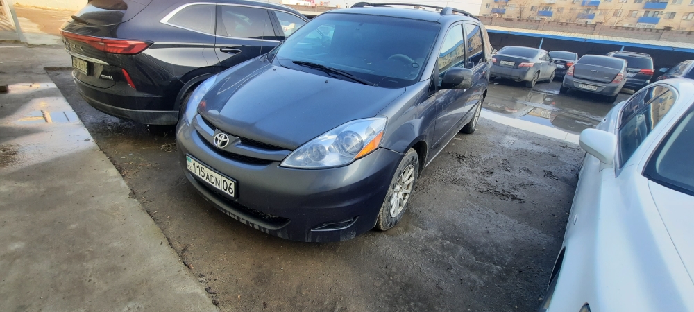 TOYOTA SIENNA