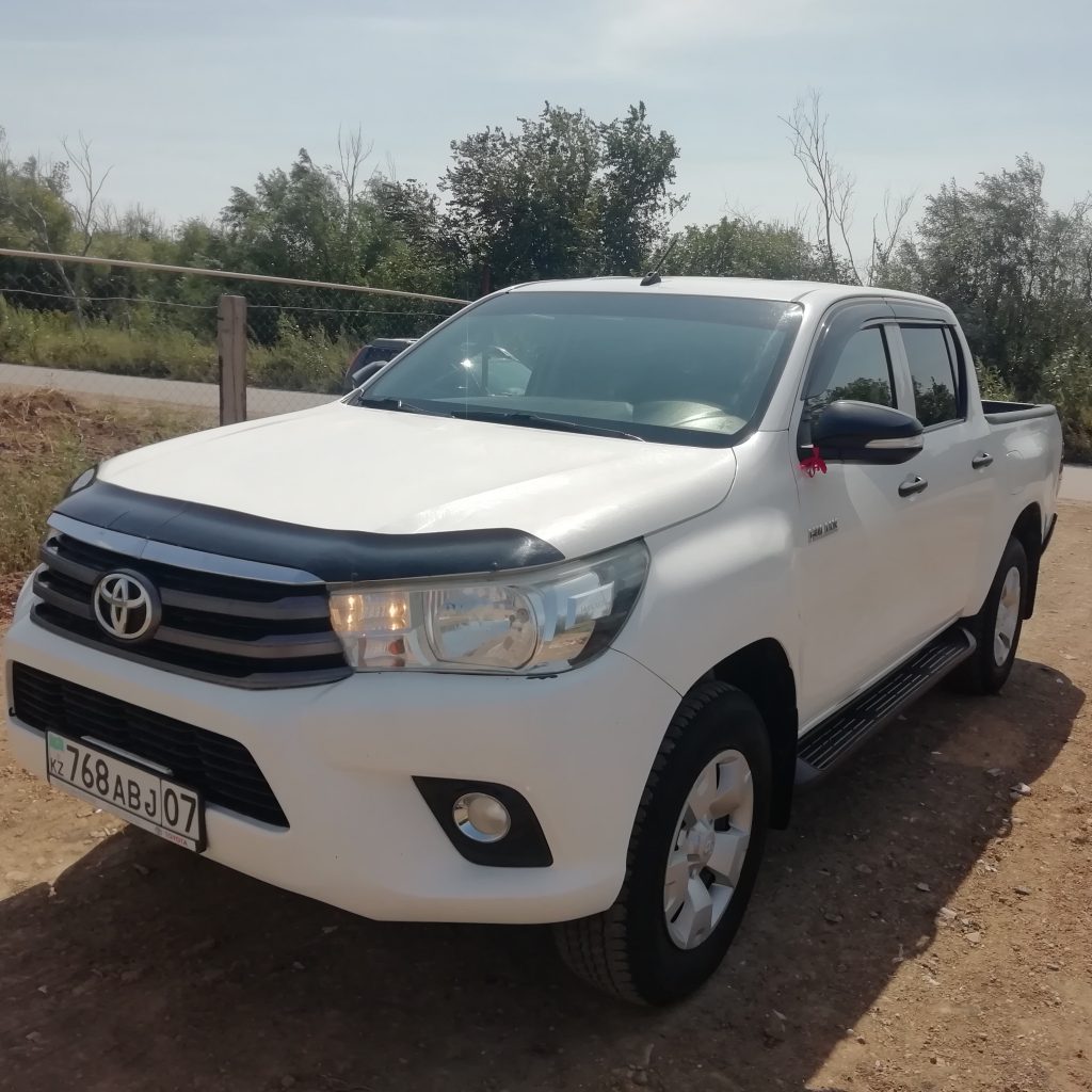 TOYOTA HILUX